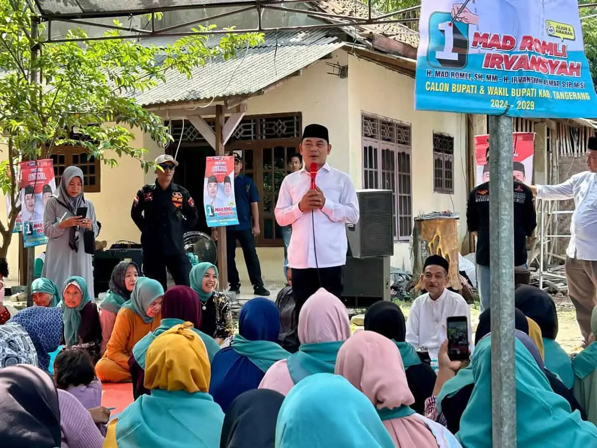 Bertemu Mad Romli, Warga Bahagia Dengar Banyak Program Insentif dan Bantuan Modal Bertemu Mad Romli, Warga Bahagia Dengar Banyak Program Insentif dan Bantuan Modal