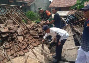 Lapuk Dimakan Usia, Rumah Janda di Angsana Pandeglang Ambruk