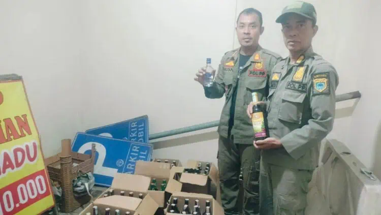 Anggota Satpol PP Pandeglang Perketat Pemantauan Peredaran Miras