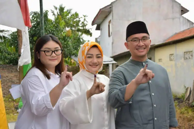 Cabup dan Cawabup Serang Andika - Nanang, Nyoblos di Kota Serang