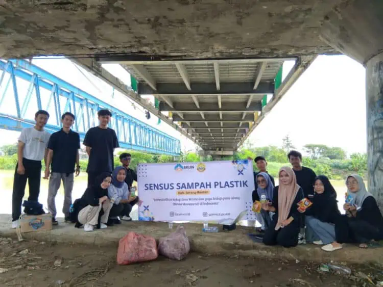 BRUIN dan GAMSUT Sensus Sampah Plastik di Bantaran Sungai Ciujung