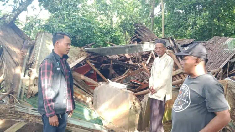 Diterjang Angin Kencang, Rumah Warga Pandeglang Porak Poranda