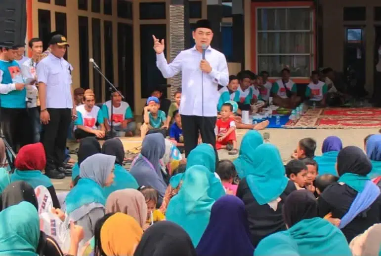 Temui Ribuan Warga, Mad Romli Dipanggil Bupati Ganteng Aku Padamu Selamanya