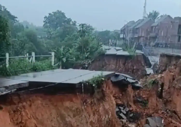 Longsor Dahsyat di Kabupaten Tangerang, Jalan Sampai Hancur