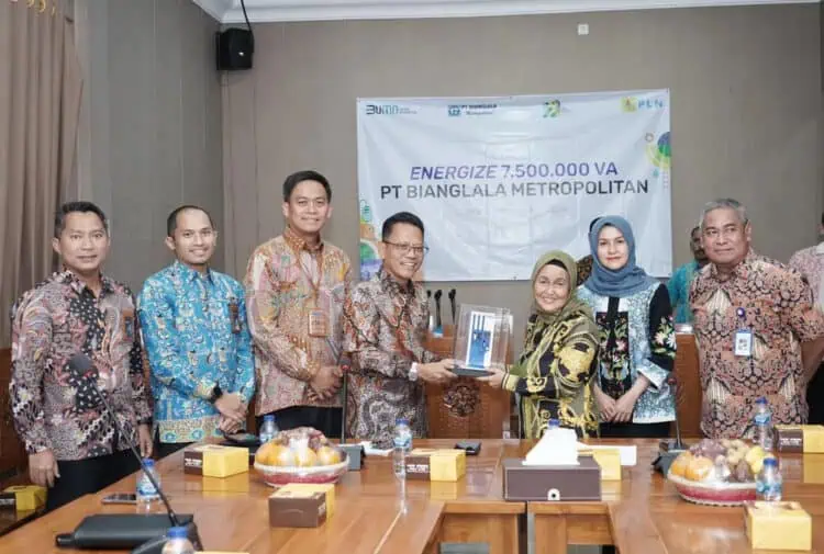 Kolaborasi Untuk Transportasi Hijau Jakarta, PLN Energize 7,5 MVA Pool Bus Bianglala