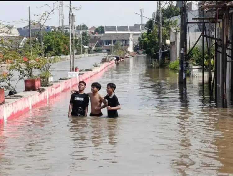 Hari Kedua, Banjir di Komplek Taman Mangu Indah Tak Kunjung Surut