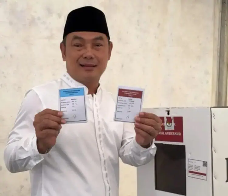 Calon Bupati Tangerang Mad Romli Bersama Keluarga Mencoblos di TPS 36 Islamic Village