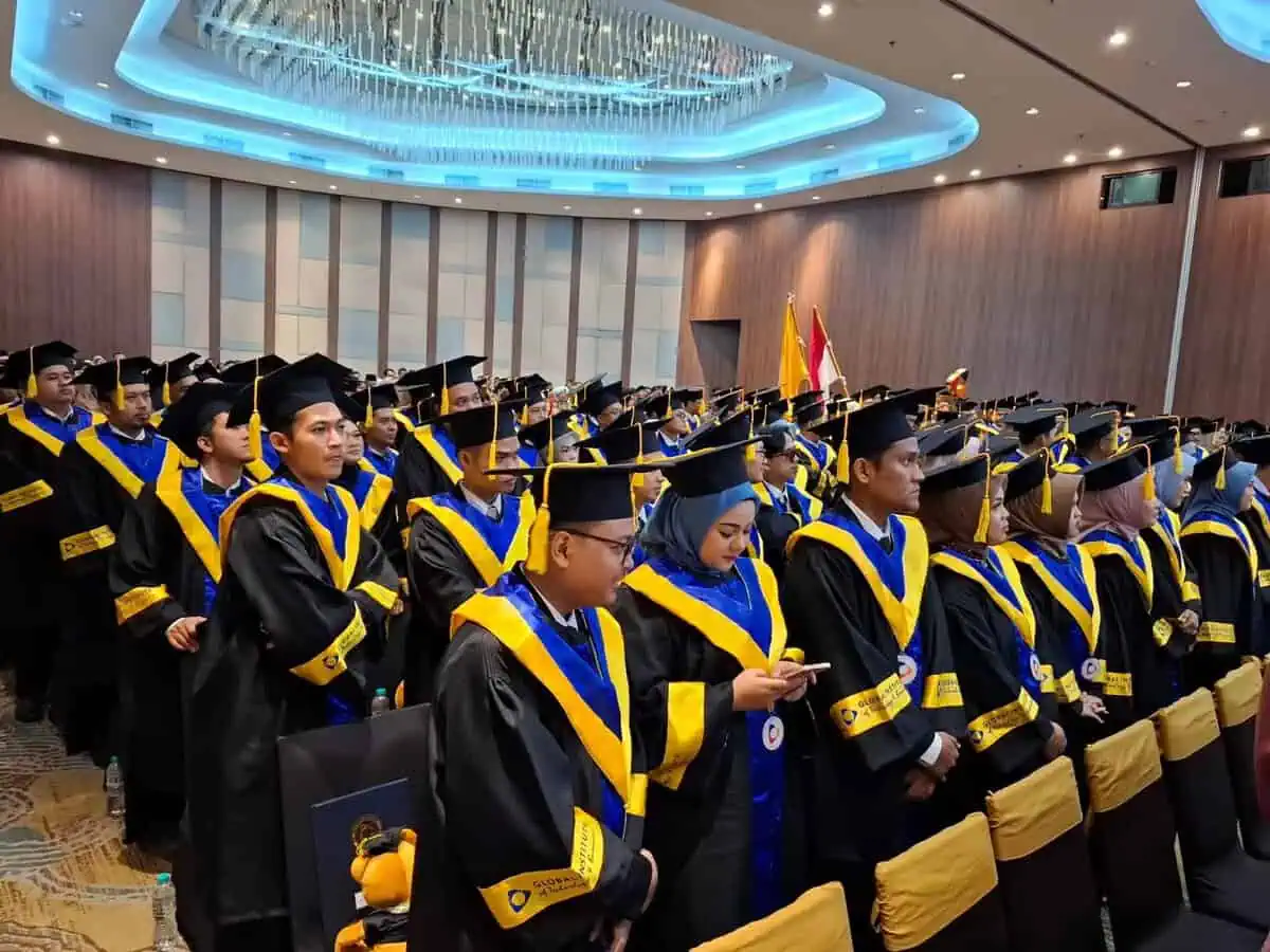 Ratusan Lulusan Global Institute Diwisuda, Rektor: Wisudawan Harus Jadi Generasi Mandiri dan Kreatif Ratusan Lulusan Global Institute Diwisuda, Rektor: Wisudawan Harus Jadi Generasi Mandiri dan Kreatif
