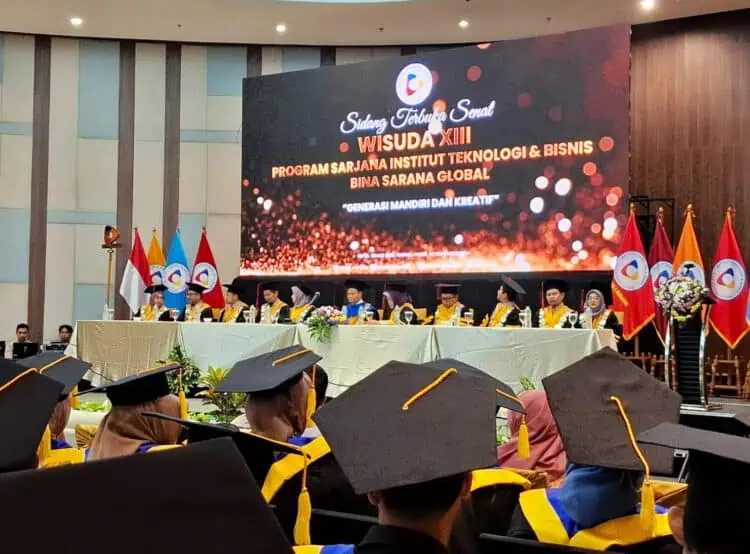 Ratusan Lulusan Global Institute Diwisuda, Rektor: Wisudawan Harus Jadi Generasi Mandiri dan Kreatif