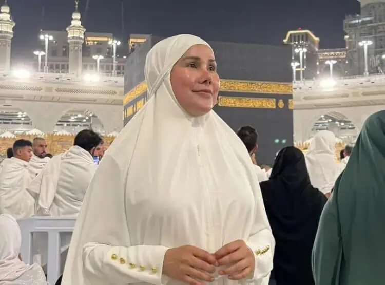 Umrah Pakai Hijab, Selebgram Transgender Isa Zega Bikin Geram Netizen