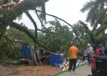 Hujan Angin Porak-porandakan Rumah di Lebak