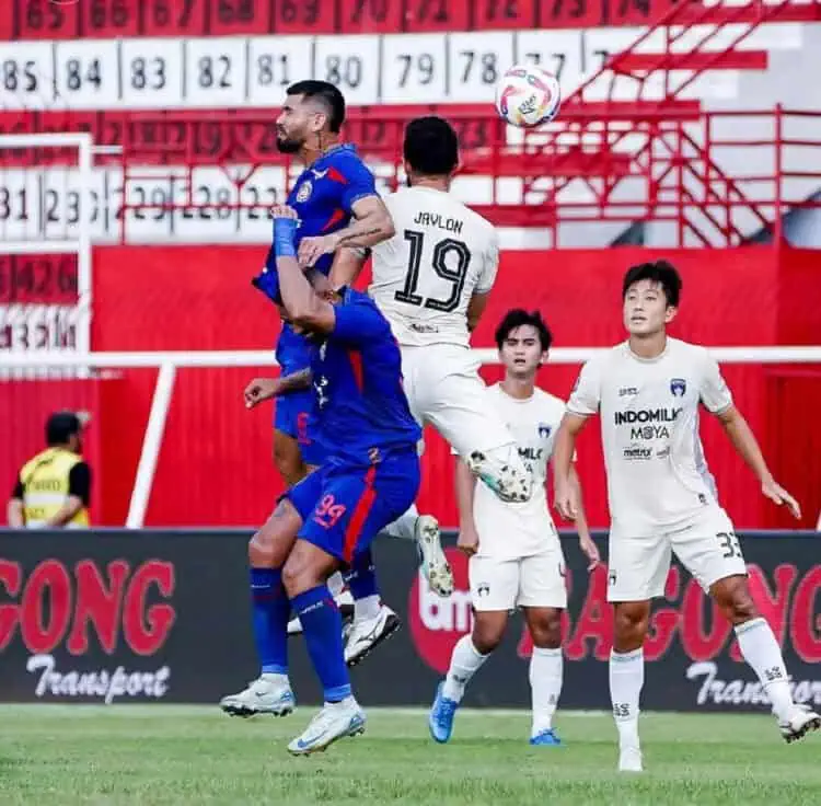 Persita Tumbang di Kandang Arema FC
