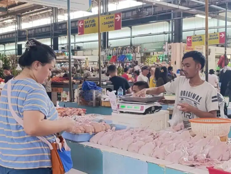 Harga Daging Ayam dan Telur Melonjak Naik di Tangsel