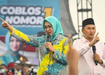 Cagub - Cawagub Banten Nomor Urut 1, Airin Rachmi Diany - Ade Sumardi, dalam acara kampanye. (ISTIMEWA)