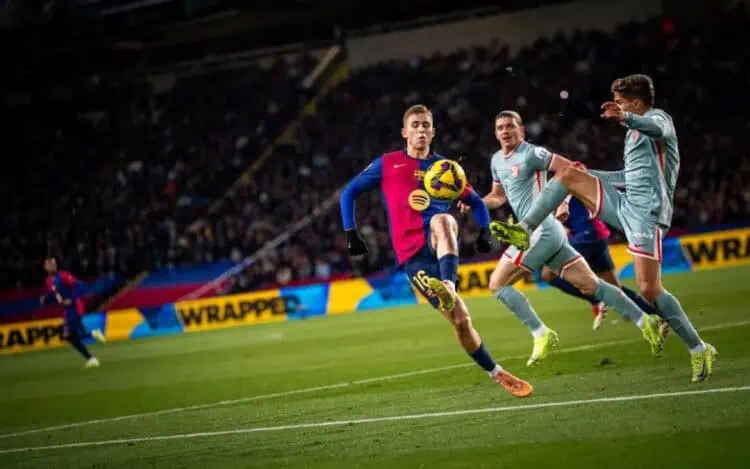Atletico Madrid Geser Posisi Barcelona