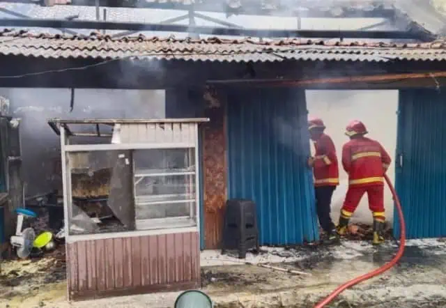 1 Rumah dan 2 Kios di Kota Tangerang Ludes Terbakar, Warga Panik Berhamburan