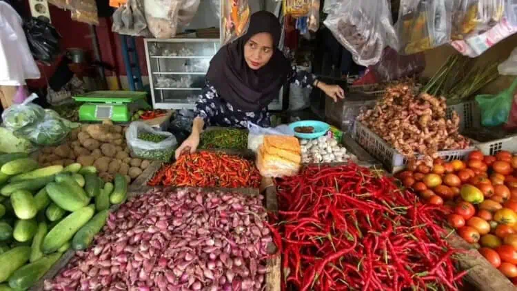 Dipicu Cuaca Ekstrem, Harga Bawang Merah-Rawit-Tomat di Lebak Naik Tinggi