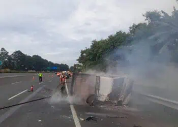 Mobil Terbakar di Tol Tangerang-Jakarta, Satu Orang Terluka