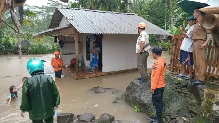 Air Sungai Meluap, Ratusan Rumah Hingga Jalan Raya di Pandeglang Terendam
