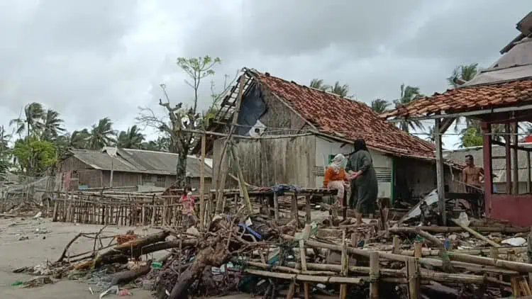 Belasan Rumah di Cikeusik Pandeglang Hancur Dihantam Banjir Rob