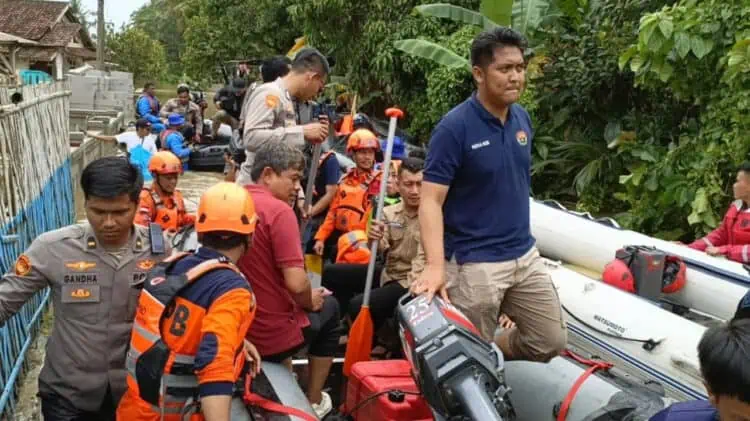 Banjir di Pandeglang Masih Melanda, Basarnas Banten Bantu Evakuasi