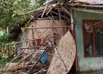 Miris, Rumah Warga Cikeusik Pandeglang Roboh Diterjang Angin Kencang