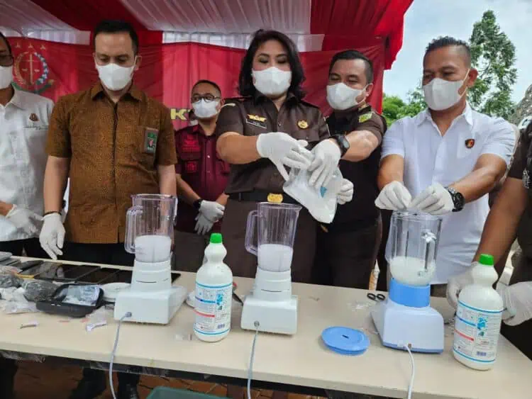 Kejari Tangsel Musnahkan Ratusan Barang Bukti Tindak Pidana