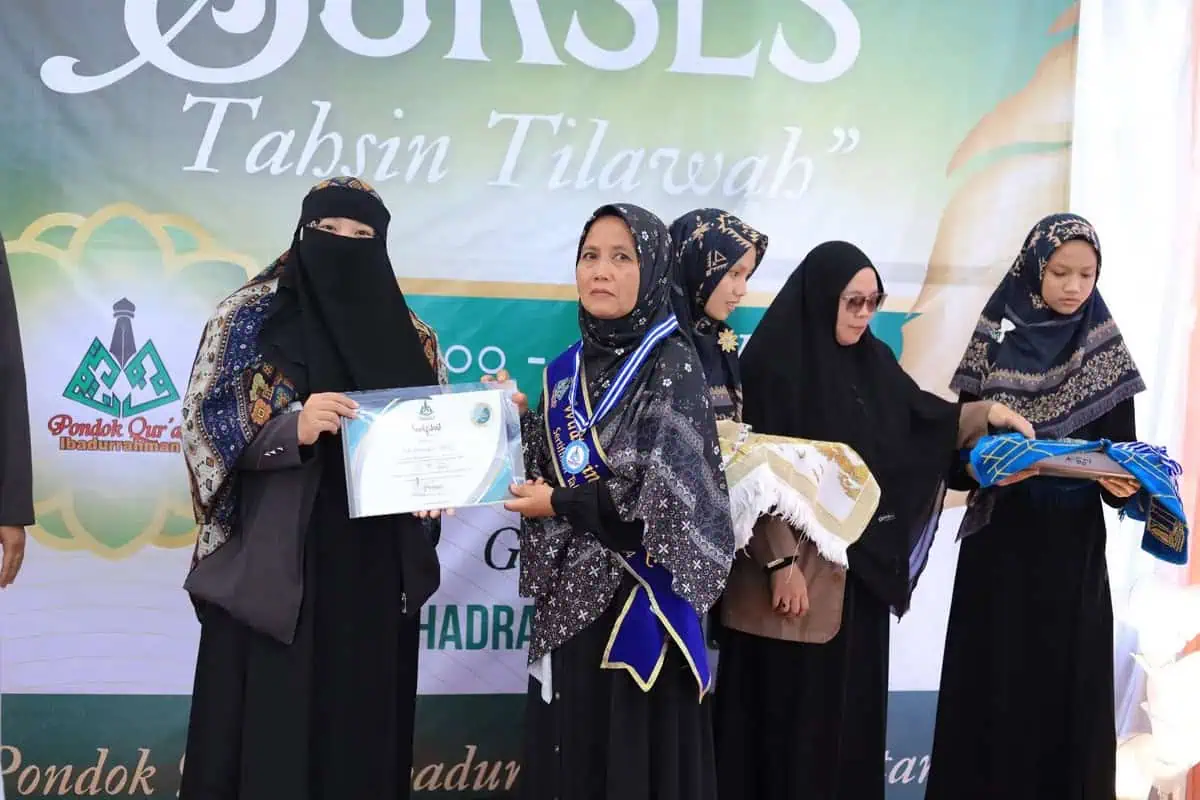 23 Santri Lulus Sertifikasi Tahsin Utsmani dan Tahfizh Ponqi Tangerang