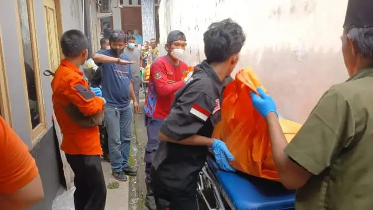Breaking News! Suami-Istri dan Satu Balita Ditemukan Tewas di Ciputat Timur