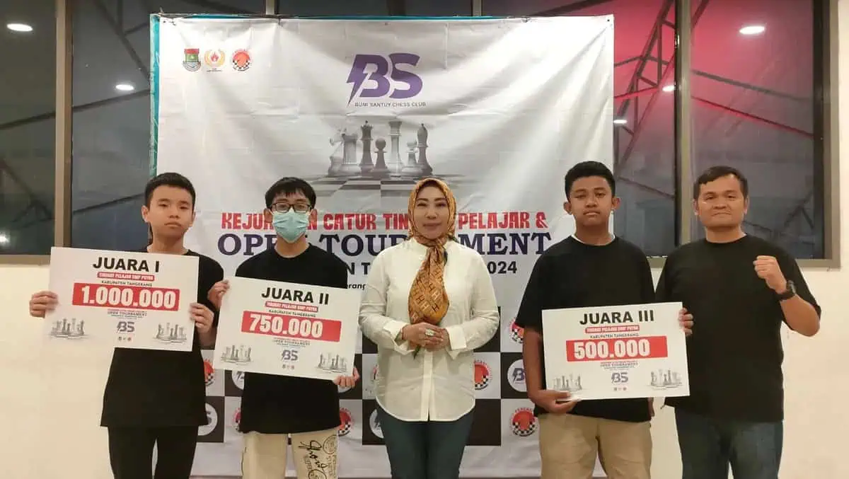 Dimyati dan Sri Panggung Apresiasi Kejuaraan Catur Pelajar Kabupaten Tangerang Dimyati dan Sri Panggung Apresiasi Kejuaraan Catur Pelajar Kabupaten Tangerang