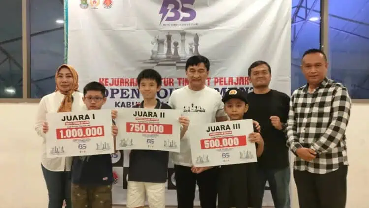 Dimyati dan Sri Panggung Apresiasi Kejuaraan Catur Pelajar Kabupaten Tangerang