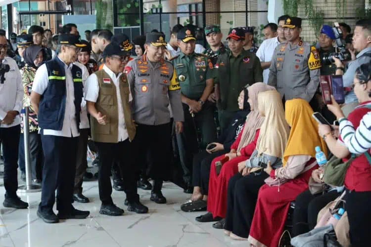 Menko PMK Beserta Panglima TNI dan Kapolri Tinjau Pengamanan Penyeberangan di Pelabuhan Merak
