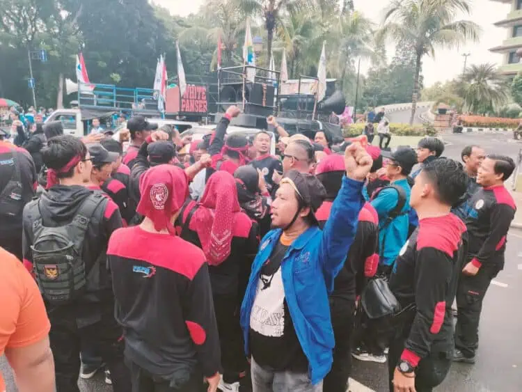 Buruh Kabupaten Tangerang Tuntut UMSK 2025 Naik 7 Persen