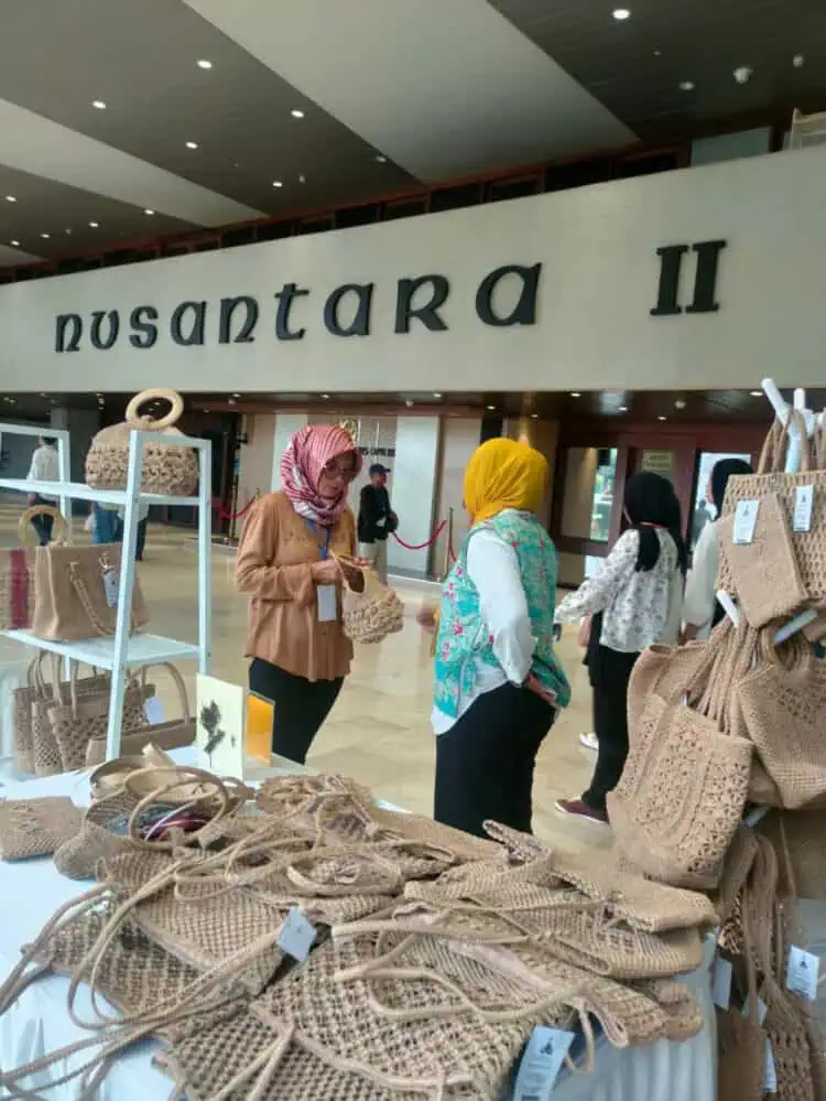 Promosikan Produk Kerajinan Tangan, Kades Tegal Maja Serang Ikuti Indonesia Opinion Festival 2024