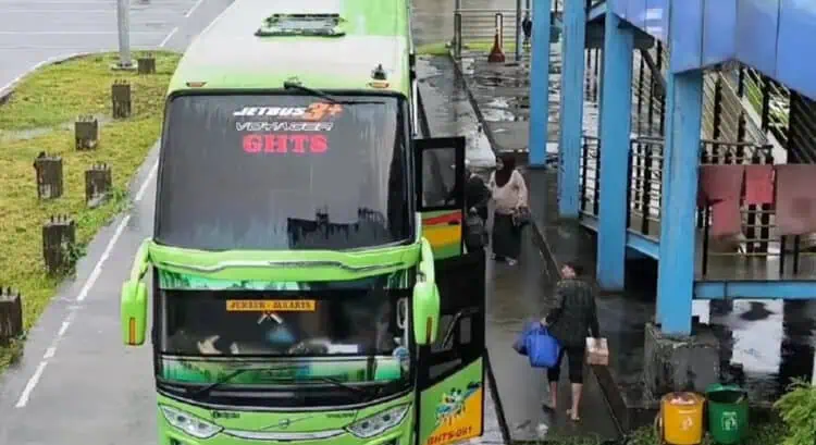 Jelang Nataru, Harga Tiket Bus di Tangerang Selatan Naik 30 Persen