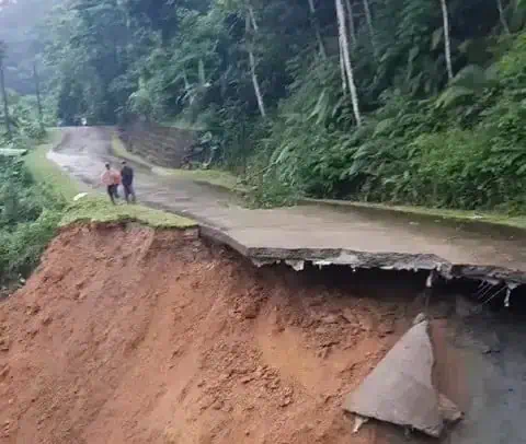 Longsor, Akses Utama Objek Wisata Negeri di Atas Awan Lebak Putus Total