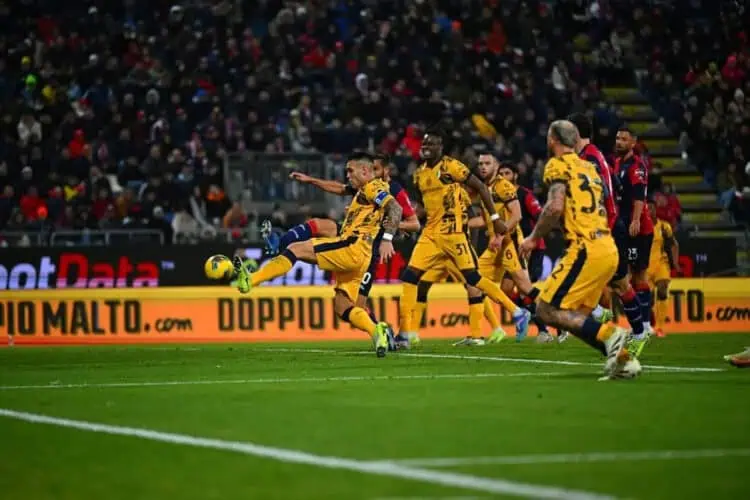 Lautaro Akhiri Paceklik Gol, Inter Kalahkan Cagliari