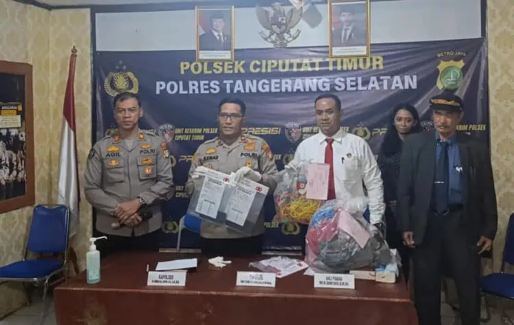 Kesulitan Bayar Pinjol Di Balik Tewasnya Satu Keluarga di Tangsel