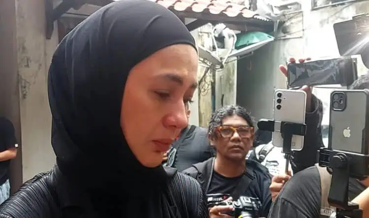 Usai Melayat, Mata Paula Verhoeven Terlihat Sembab