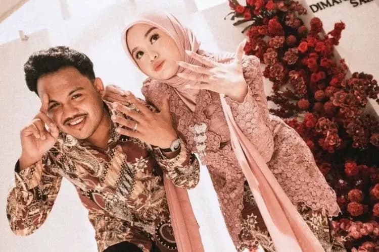 Salma Salsabil dan Dimansyah Laitupa Resmi Bertunangan
