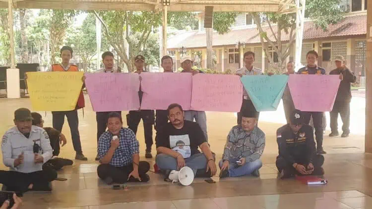 Forum THL Geruduk DPRD Kota Tangerang, Tolak Rencana PPPK Paruh Waktu