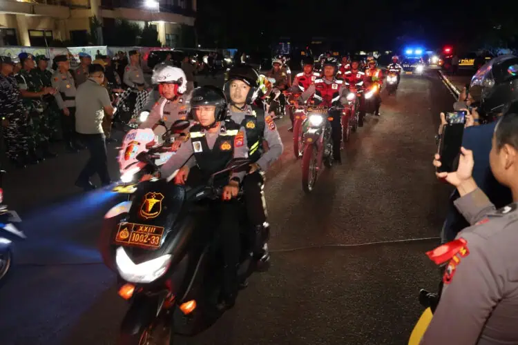 Perayaan malam pergantian tahun di Provinsi Banten, berjalan lancar dan aman. Jajaran Forkopimda bersama TNI dan Polri, melakukan pengawasan dan pengamanan di sejumlah pusat dan titik keramaian, seperti Alun-alun dan tempat wisata. (ISTIMEWA)