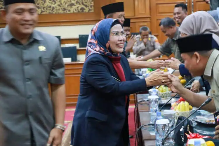 Foto : Bupati Serang Ratu Tatu Chasanah usai menggelar rapat paripurna pada Jumat lalu. (DOKUMEN/SATELITNEWS.COM)