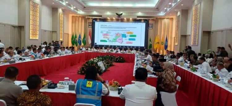 Rakortas Bidang Pangan di Provinsi Banten tahun 2025, bersama Kementerian Koordinator Bidang Pangan dan Kementerian/Lembaga Lainnya, di Pendopo Gubernur Banten, KP3B, Curug, Kota Serang, Jumat (10/1/2025). (LUTHFI/SATELITNEWS.COM)