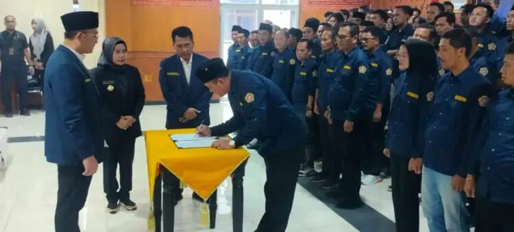 Bupati Tatu Kukuhkan Pengurus Karang Taruna Kabupaten Serang