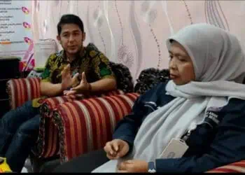 Ketua Komnas PA Kabupaten Serang, Kuratu Akyun, sedang berbincang. (ISTIMEWA)