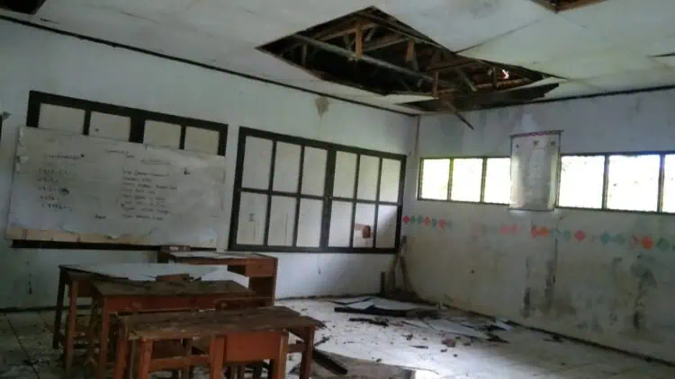 Diabaikan Dindikpora, Tiga Ruangan SDN Pasirtenjo 4 Sindangresmi Pandeglang Ambruk