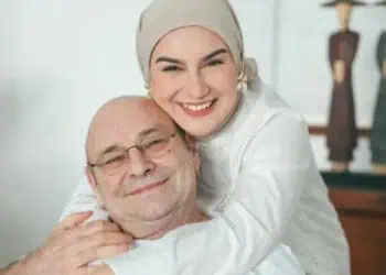 Ayah Irish Bella Meninggal Dunia di Belgia