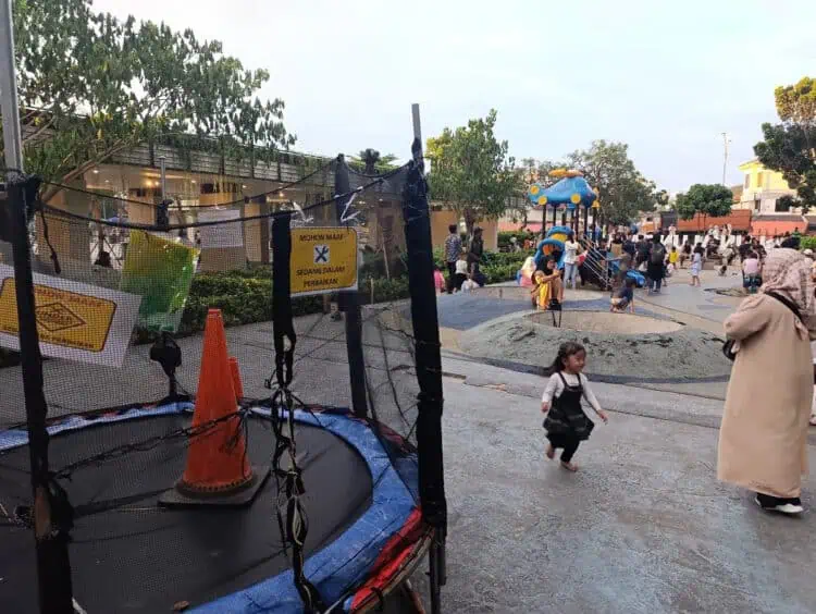 Sejumlah Fasilitas Playground di Alun-alun Pamulang Rusak