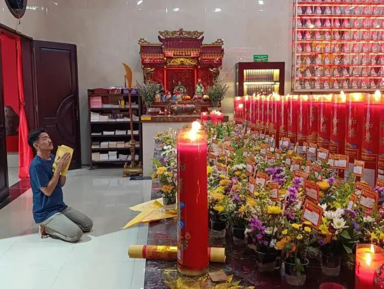 Ribuan Jemaat Wihara Kwan In Thang Tangsel Rayakan Imlek